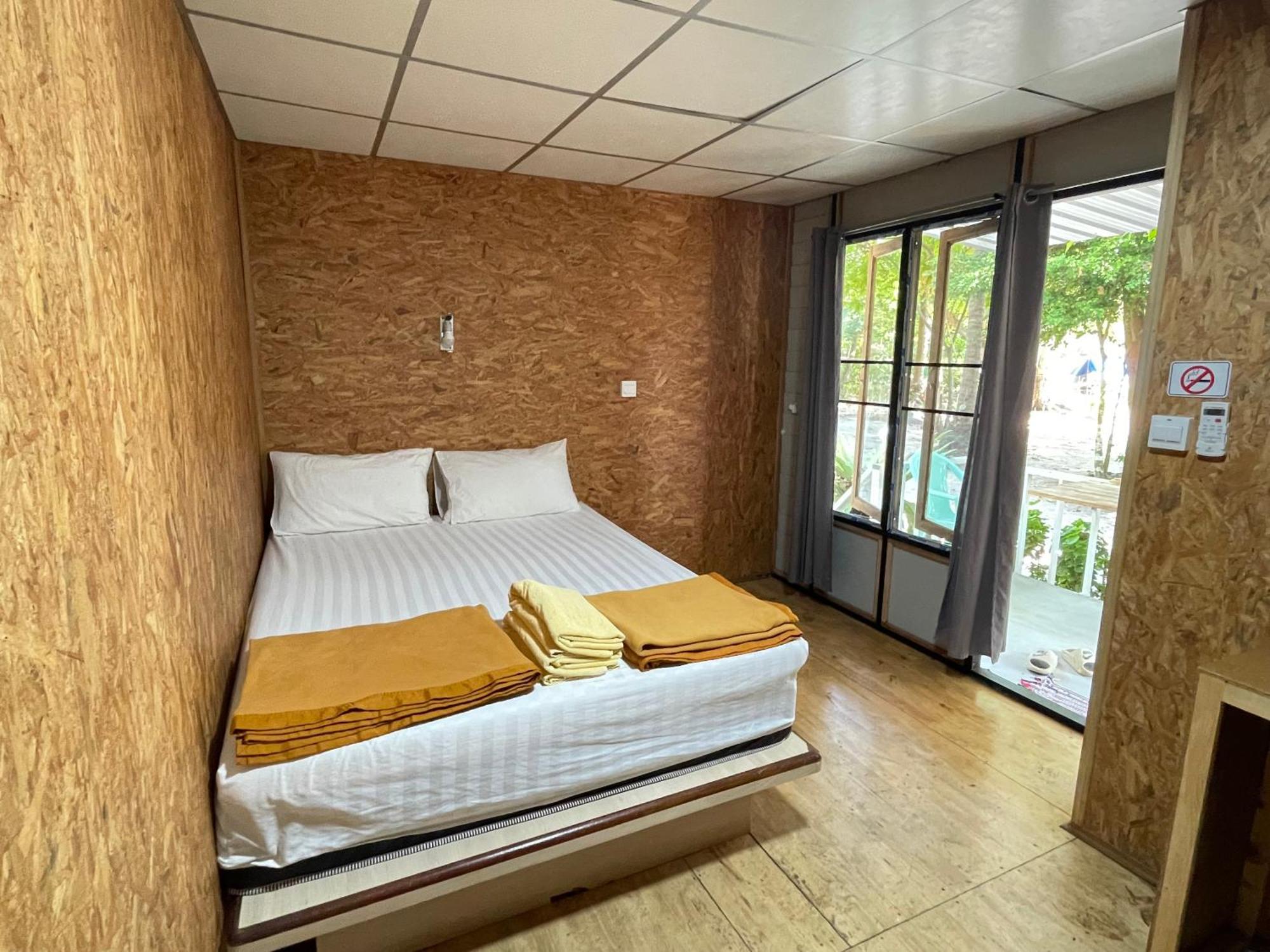 Koh Ngai Sea Open Resort Экстерьер фото